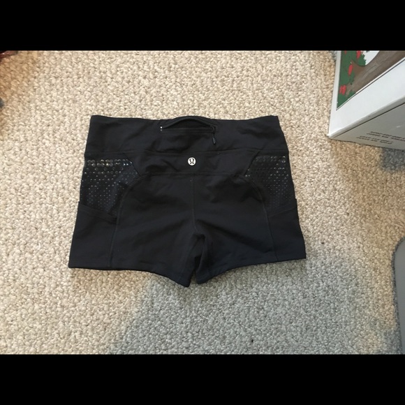 Lulu shorts size 4 - Picture 6 of 6